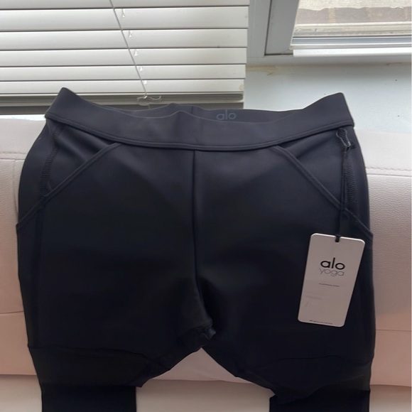 Black polka dot workout set from Alo. - Picture 2 of 8